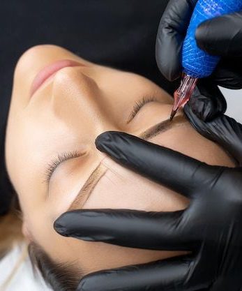 Eyerow permanent makeup